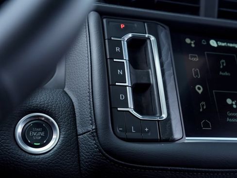 Used 2024 GMC Yukon XL Denali AWD/4WD image 16