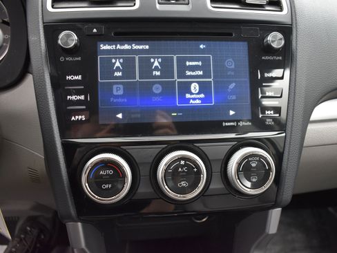 Used 2018 Subaru Forester 2.5i Premium w/ All-Weather Package AWD/4WD image 9