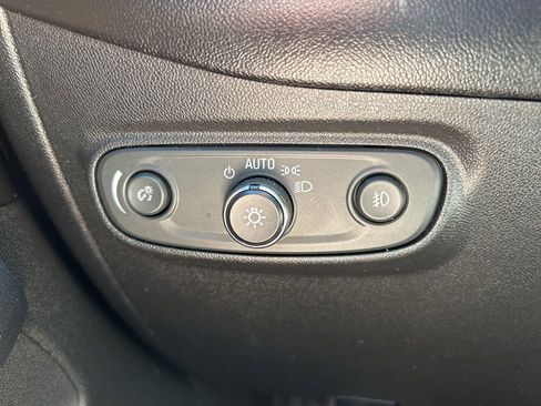 Used 2018 Chevrolet Equinox Premier image 31