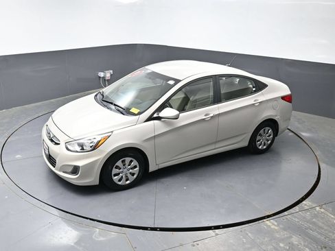 Used 2017 Hyundai Accent SE FWD image 41