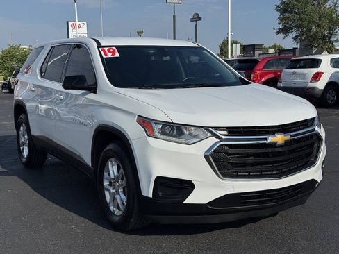 Used 2019 Chevrolet Traverse LS FWD image 3