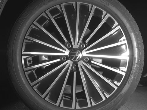 Used 2025 Volkswagen Taos SE image 11