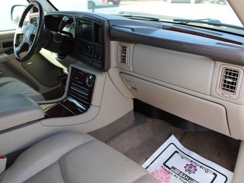 Used 2006 Cadillac Escalade ESV AWD image 24