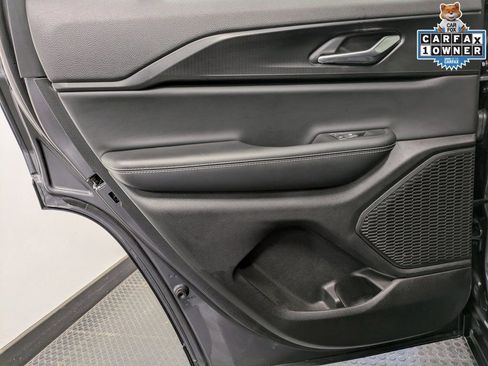 Used 2024 Jeep Grand Cherokee Altitude image 23