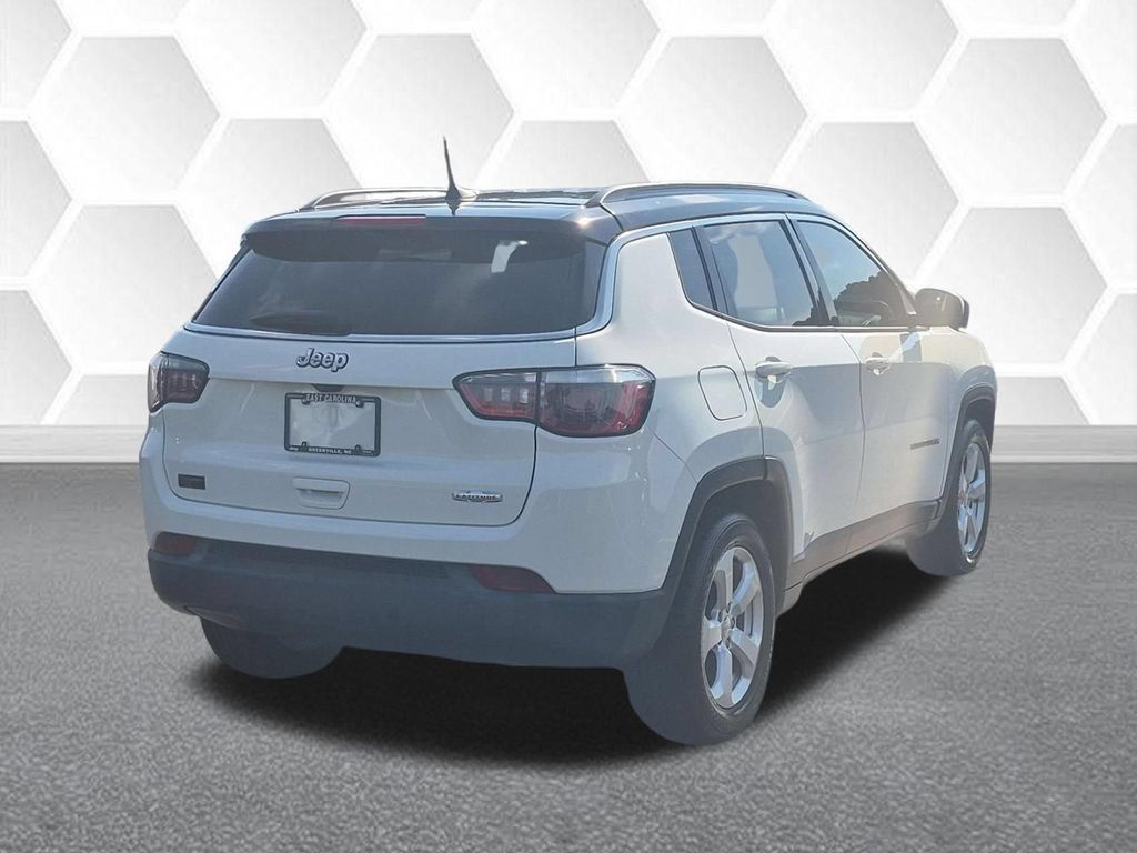 Used 2018 Jeep Compass Latitude w/ Popular Equipment Group FWD image 3