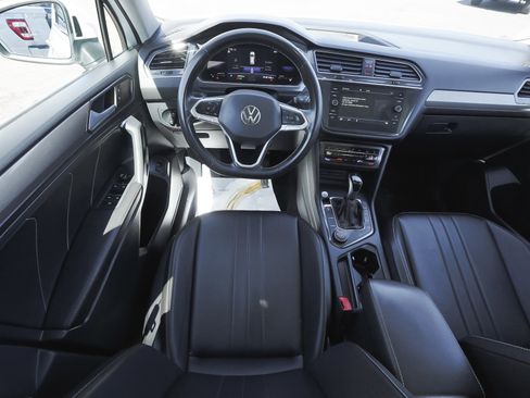 Used 2022 Volkswagen Tiguan SE w/ Panoramic Sunroof Package AWD/4WD image 44