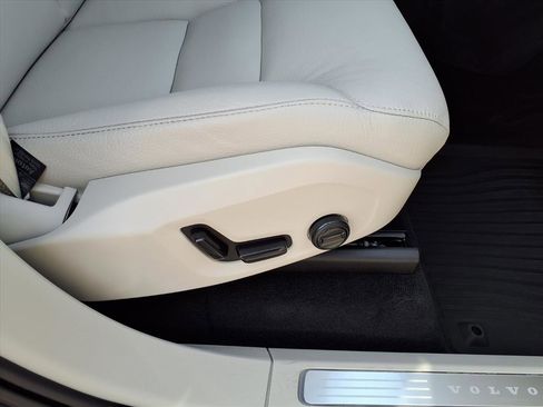 Certified 2024 Volvo XC90 B6 Plus image 12