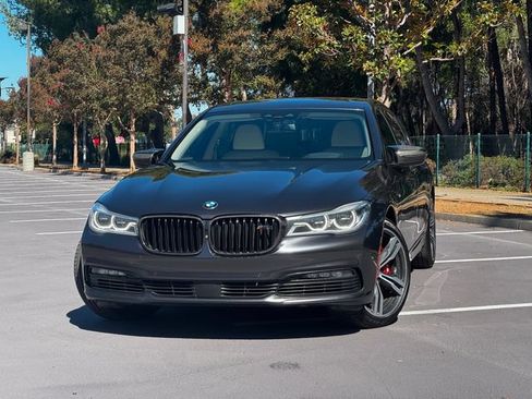 Used 2017 BMW 750i RWD image 21
