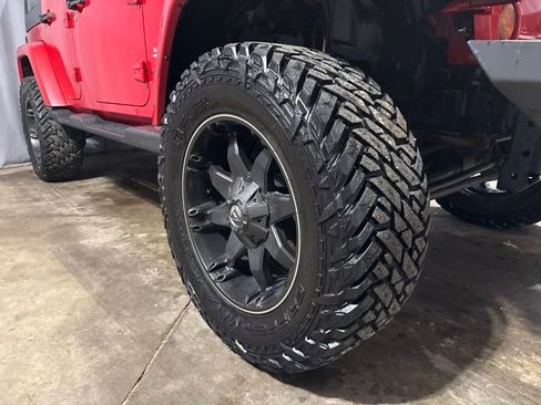 Used 2013 Jeep Wrangler Unlimited Sahara AWD/4WD image 17