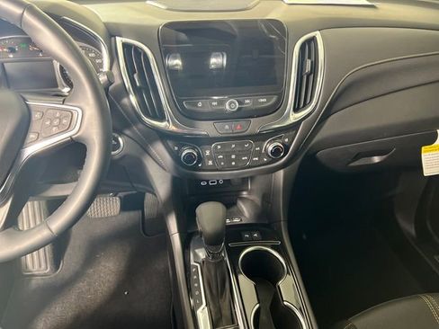 Used 2023 Chevrolet Equinox Premier image 16