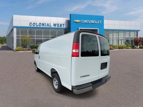 Used 2025 Chevrolet Express 2500 w/ Driver Convenience Package RWD image 4