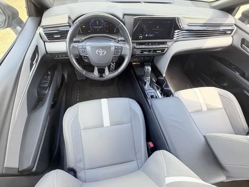 Used 2025 Toyota Camry SE w/ Convenience Package FWD image 10