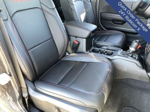 Used 2025 Jeep Gladiator Rubicon AWD/4WD image 13