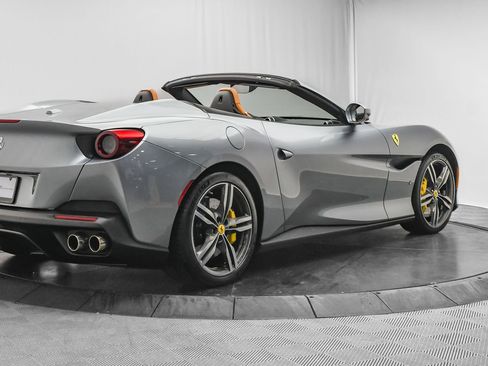 Used 2019 Ferrari Portofino image 9