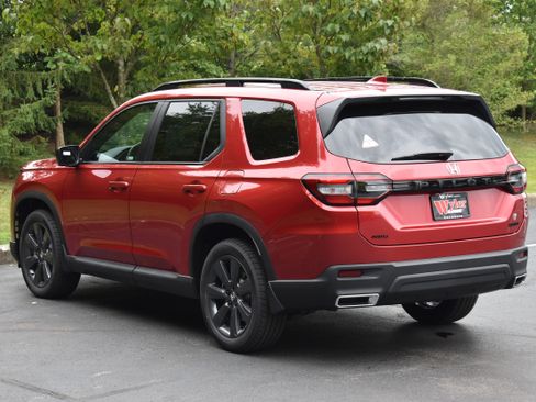 New 2025 Honda Pilot Sport image 5