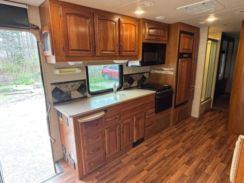 Used 2016 Ford E-450 and Econoline 450 Super Duty w/ Motorhome Prep Package image 24