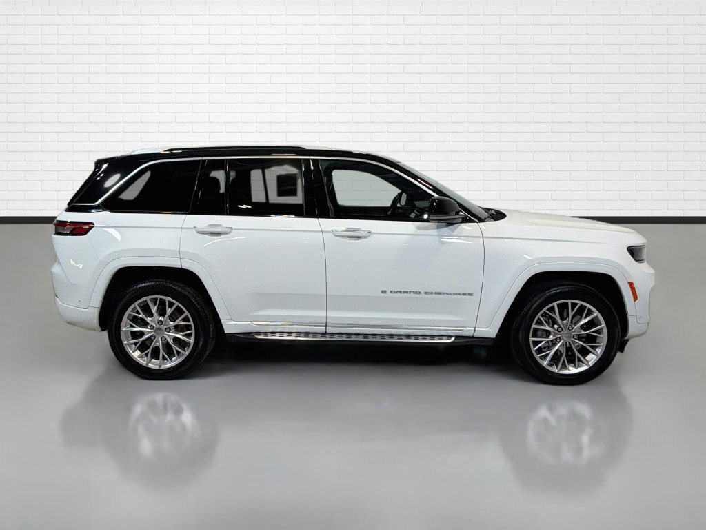 Used 2023 Jeep Grand Cherokee Summit w/ Luxury Tech Group V AWD/4WD image 10
