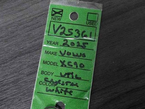 New 2025 Volvo XC90 T8 Plus w/ Protection Package Premier image 34