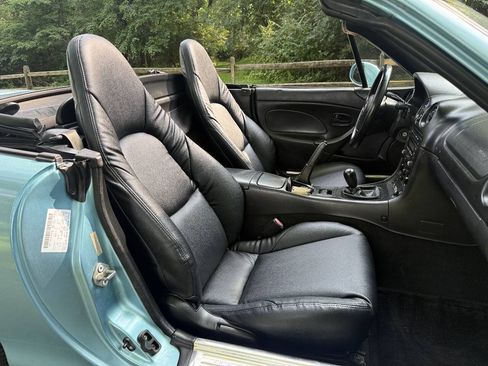 Used 2001 MAZDA MX-5 Miata RWD image 30
