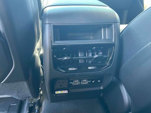 Used 2024 Jeep Grand Cherokee Limited image 27