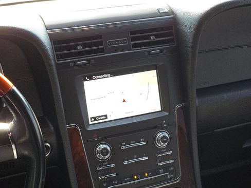 Used 2016 Lincoln Navigator Select RWD image 16
