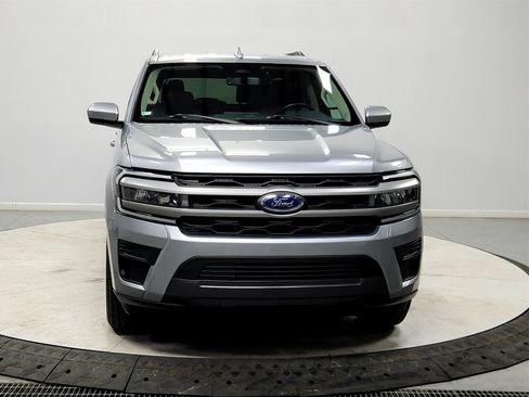 Used 2024 Ford Expedition Max XLT image 2