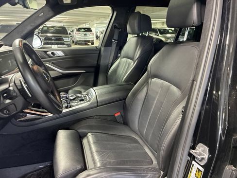 Used 2022 BMW X7 xDrive40i w/ M Sport Package AWD/4WD image 8