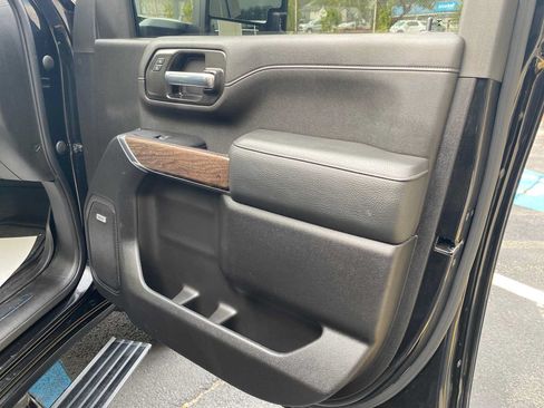 Used 2022 GMC Sierra 2500 Denali w/ Denali Black Diamond Edition AWD/4WD image 43
