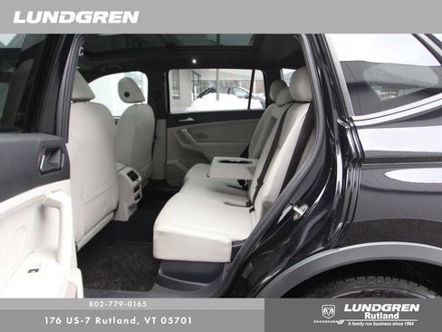 Used 2022 Volkswagen Tiguan SE R-Line image 38