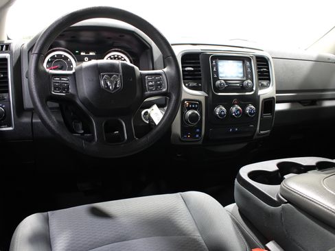 Used 2017 RAM 1500 Classic SLT image 2