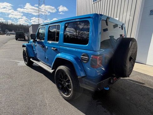 Used 2022 Jeep Wrangler Unlimited Sahara w/ Cold Weather Group AWD/4WD image 7