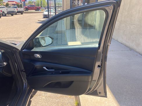 Used 2023 Hyundai Elantra SEL FWD image 25