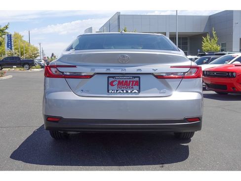 Used 2025 Toyota Camry LE FWD image 5