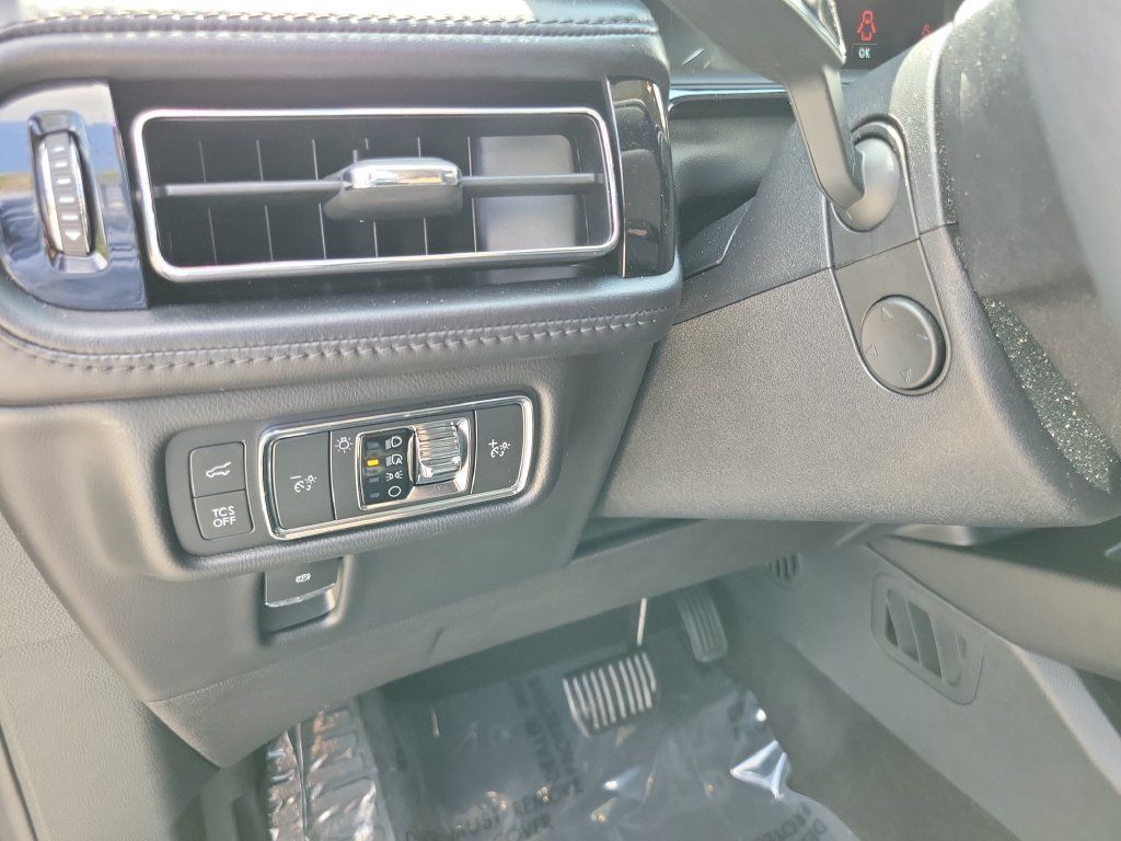 Used 2022 Lincoln Nautilus FWD w/ Premium Package image 20