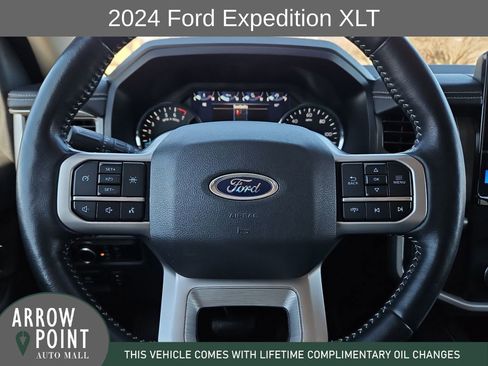 Used 2024 Ford Expedition XLT image 27
