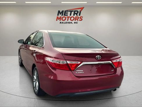 Used 2015 Toyota Camry SE image 5