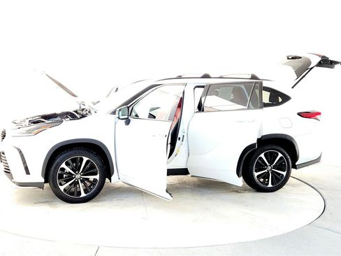 Used 2022 Toyota Highlander XSE image 10