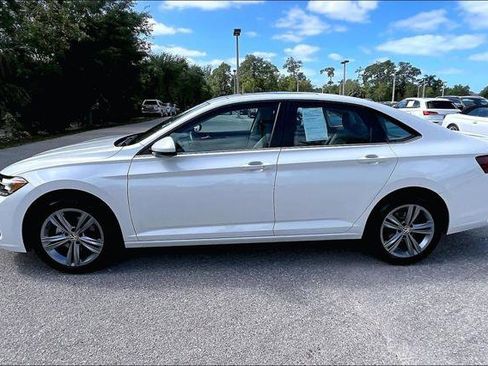 Certified 2023 Volkswagen Jetta SE w/ Panoramic Sunroof Package FWD image 8
