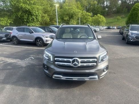 Used 2021 Mercedes-Benz GLB 250 4MATIC image 2