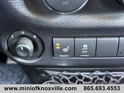 Used 2015 Jeep Wrangler Unlimited Rubicon w/ Dual Top Group AWD/4WD image 22