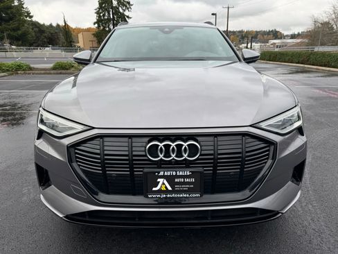 Used 2022 Audi e-tron Premium Plus w/ Premium Plus Package image 3