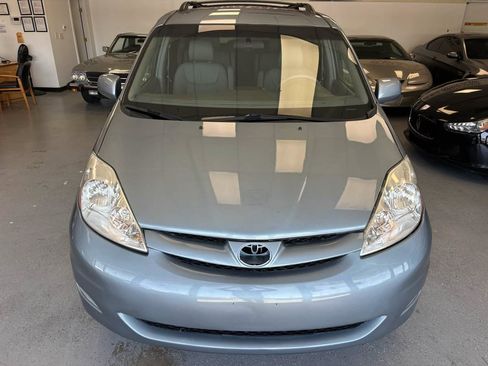 Used 2008 Toyota Sienna XLE FWD image 2