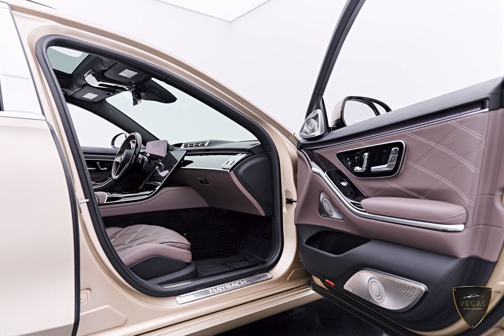 Used 2024 Mercedes-Benz Maybach S 680 4MATIC image 32