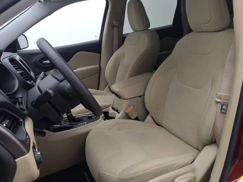 Used 2019 Jeep Cherokee Latitude w/ Popular Appearance Group image 17