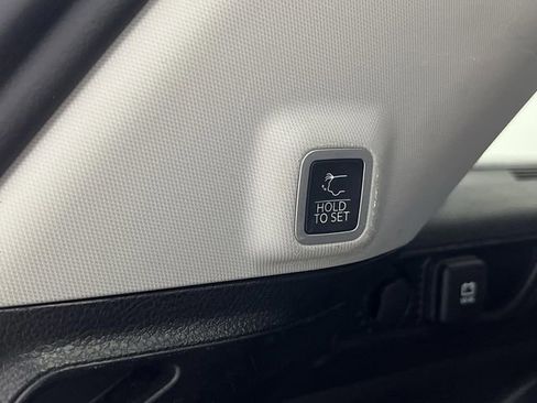 Used 2023 Jeep Grand Cherokee Limited w/ Luxury Tech Group II image 15