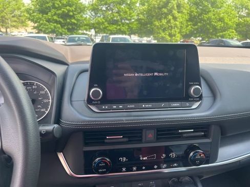 Used 2023 Nissan Rogue SV image 12