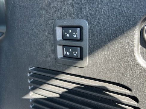 Used 2024 Nissan Armada Platinum w/ Captain's Chairs Package image 30