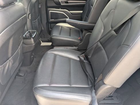 Used 2022 Kia Telluride S FWD image 9