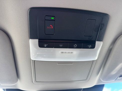 Used 2025 Nissan Pathfinder SV image 24