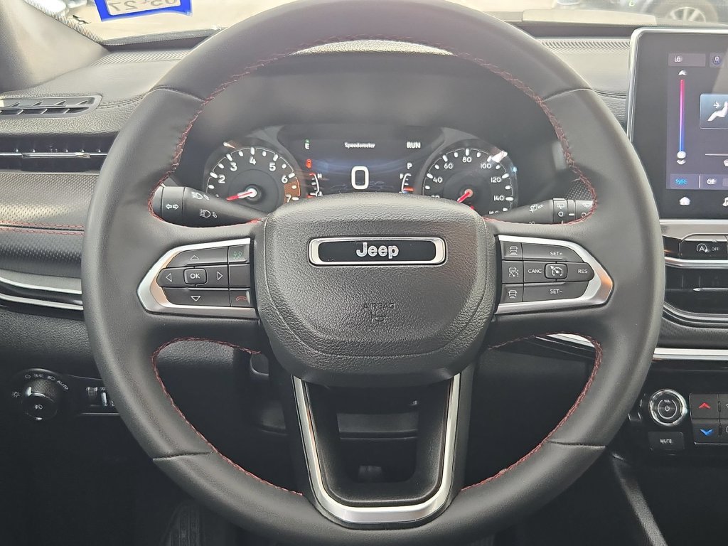 Used 2025 Jeep Compass Trailhawk AWD/4WD image 19